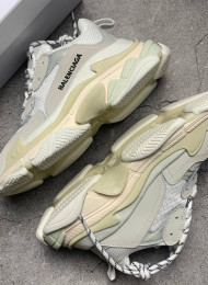 Кроссовки Balenciaga Triple S Cream White живое фото 1